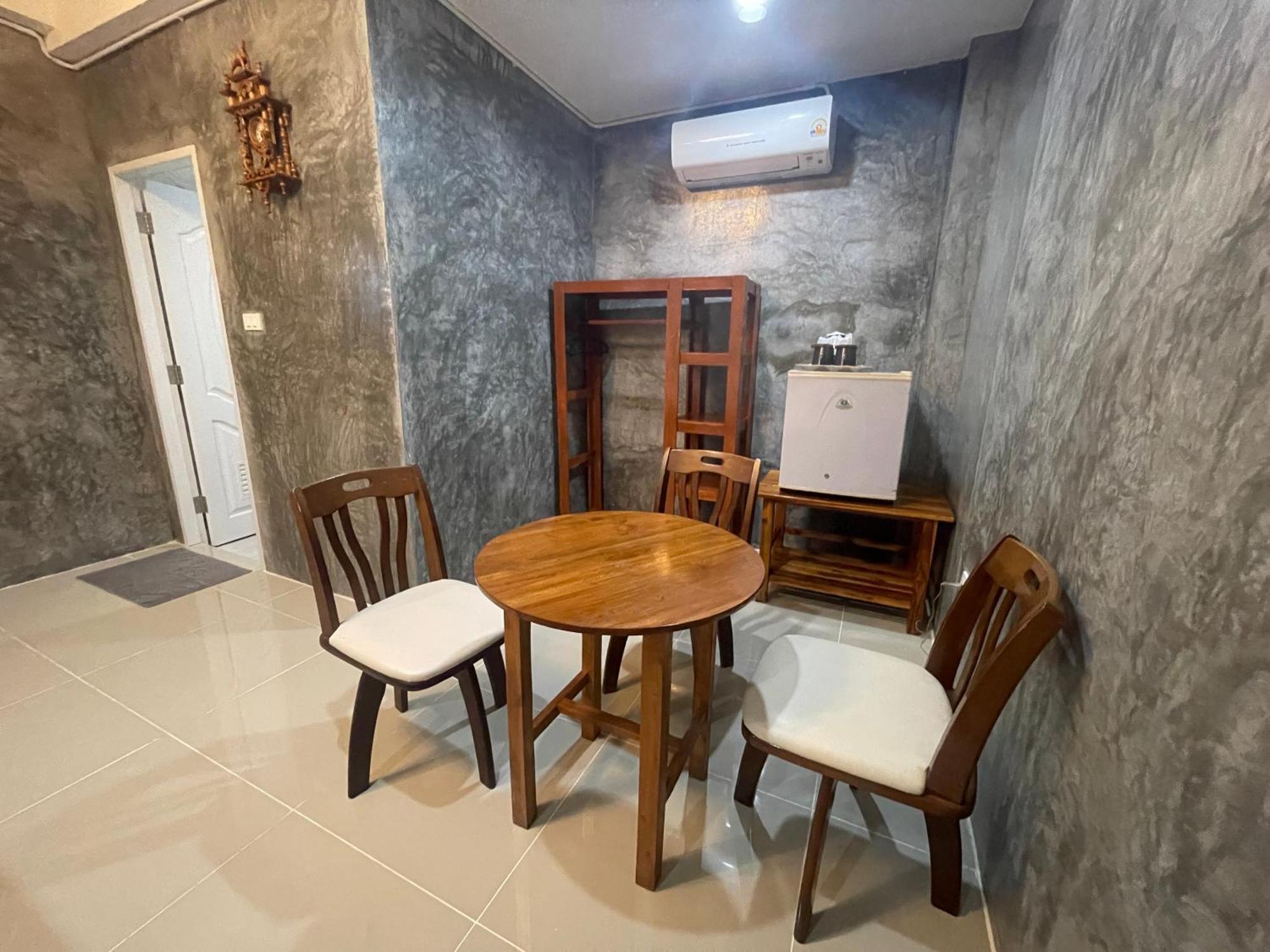 Hotel Mondee House @The Airport à Thalang Extérieur photo